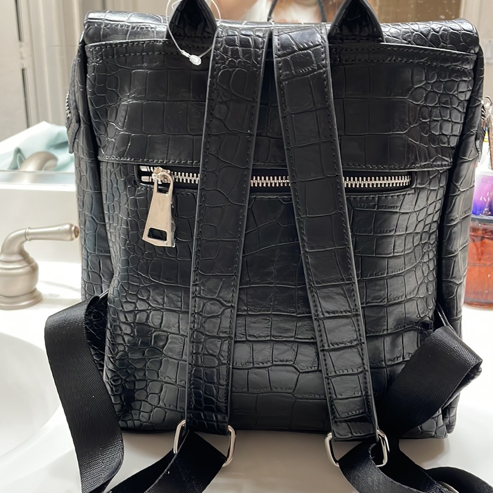 Backpack - Picture 3 of 4